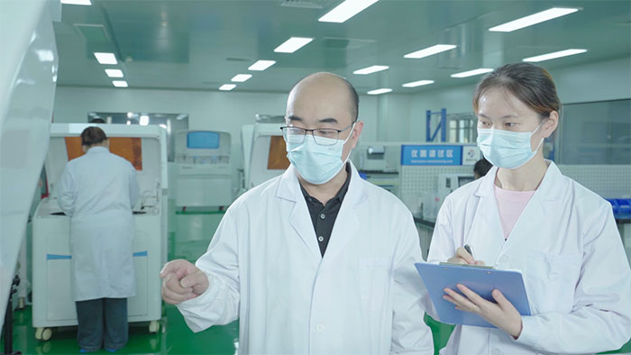 参观实验室 